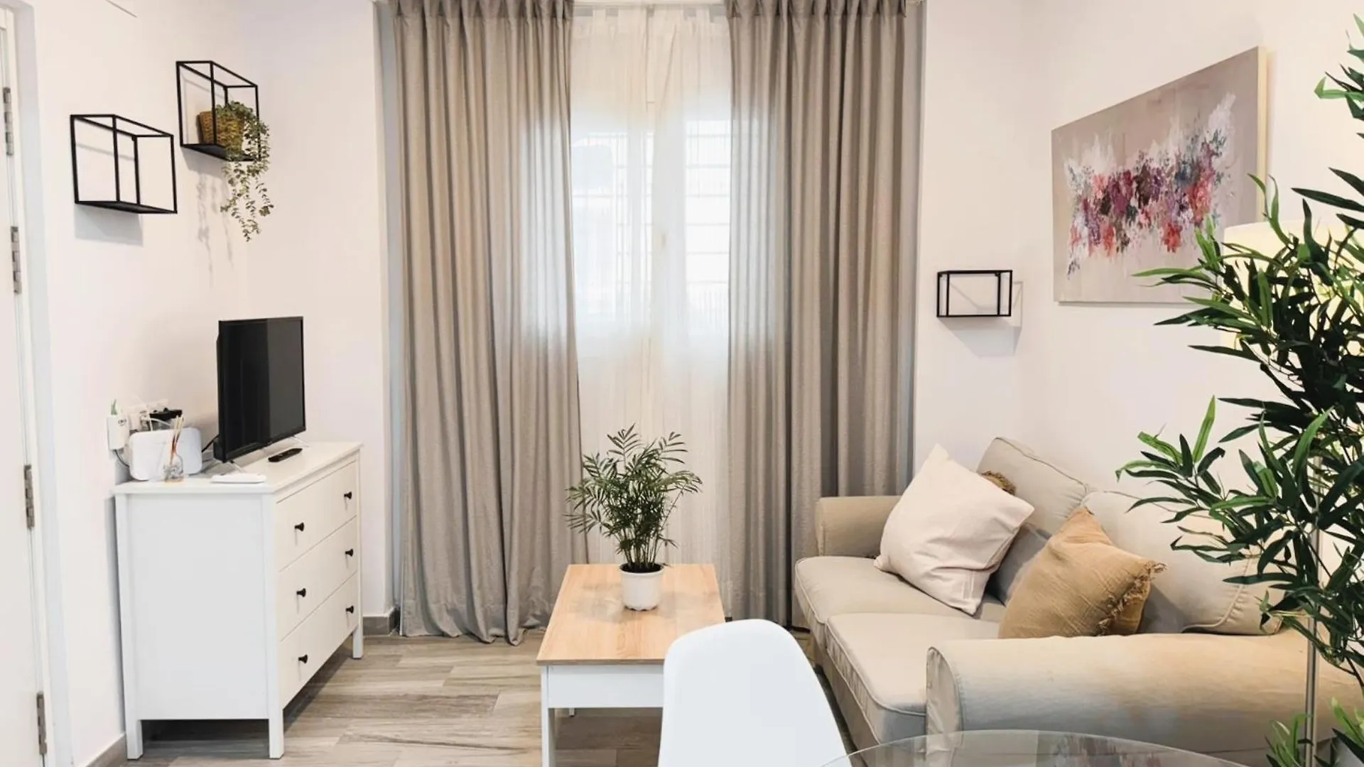 Cosy Apartment Close To City Center Seville